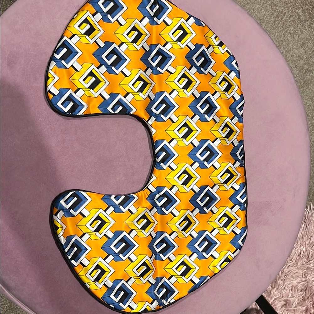 Gucci Geometric Travel  Neck Pillow - Picture 2 of 4